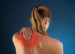 douleur sous l'omoplate gauche au dos